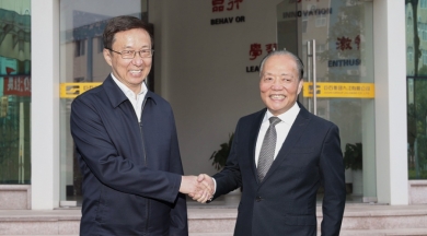 2020年11月，時(shí)任中共中央政治局常委、國(guó)務(wù)院副總理韓正，視察巨石九江公司。韓正贊揚(yáng)巨石是好項(xiàng)目、好產(chǎn)品、好工廠，希望巨石圍繞新技術(shù)新材料拓展產(chǎn)業(yè)鏈，提高核心競(jìng)爭(zhēng)力，實(shí)現(xiàn)集約發(fā)展。